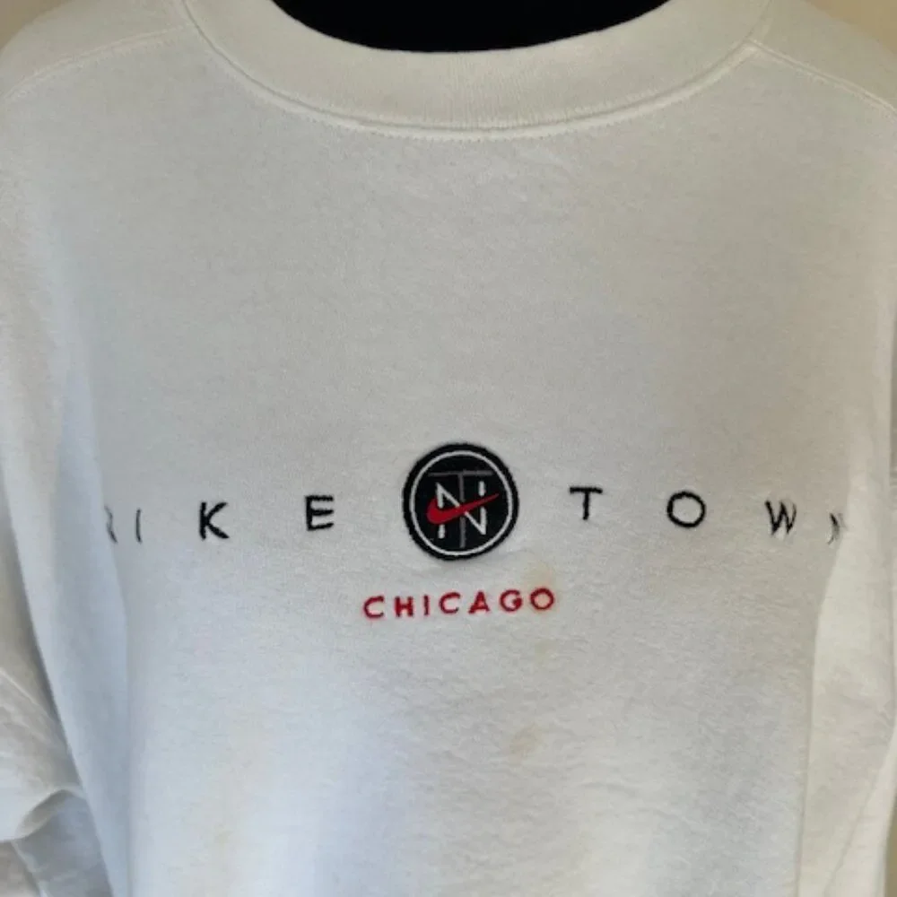Rare Vintage 90s Nike Town Chicago Embroidered Sweatshirt 8553